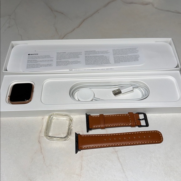 ⭐️NWB Apple Rose Gold 40mm Series 6. Never used. - Picture 11 of 11